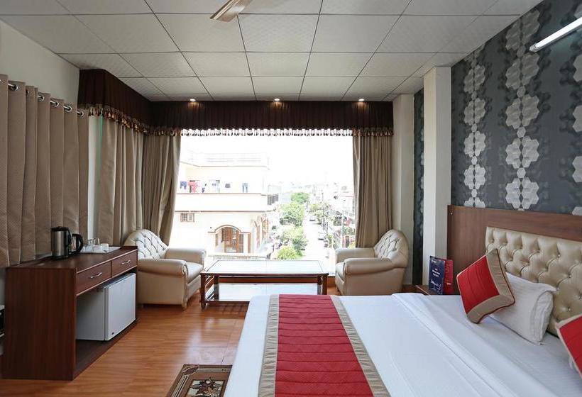Hotel Oyo 9162 Near Chakrata Road 13
