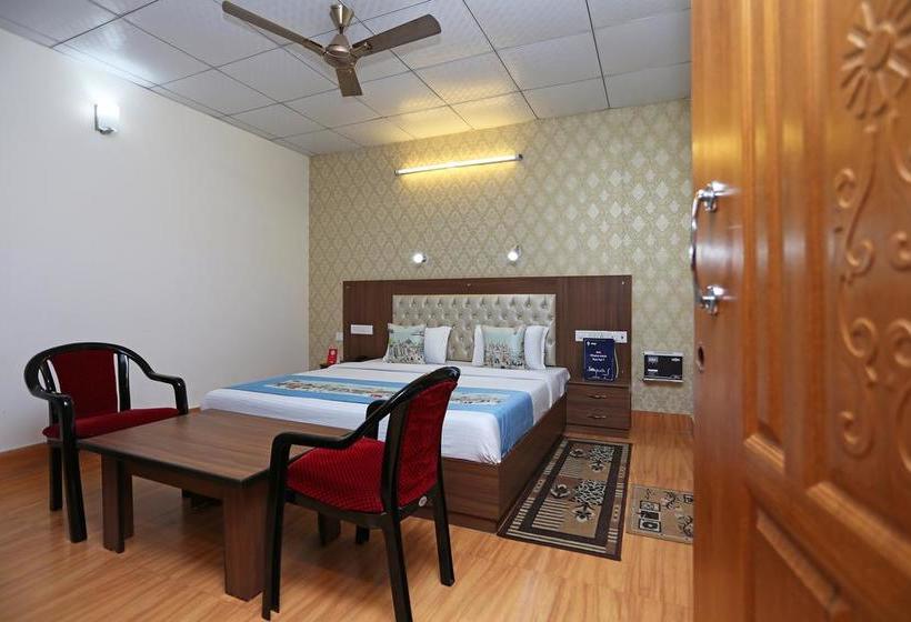 Hotel Oyo 9162 Near Chakrata Road 17