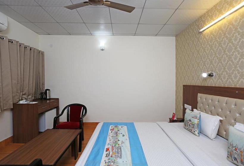 Hotel Oyo 9162 Near Chakrata Road 18