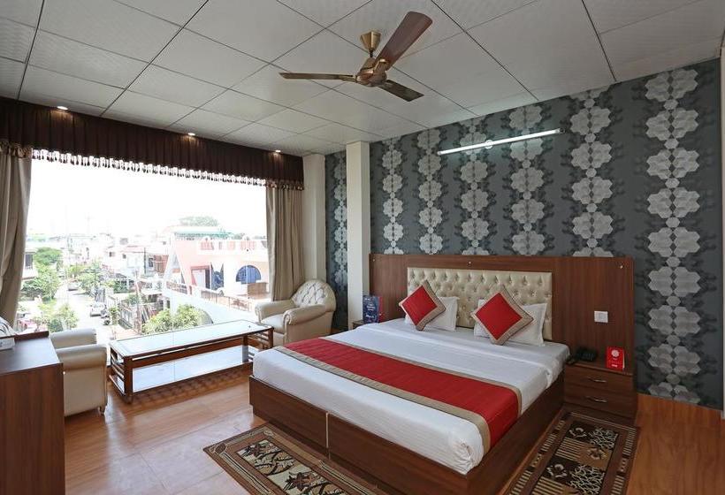 Hotel Oyo 9162 Near Chakrata Road 19