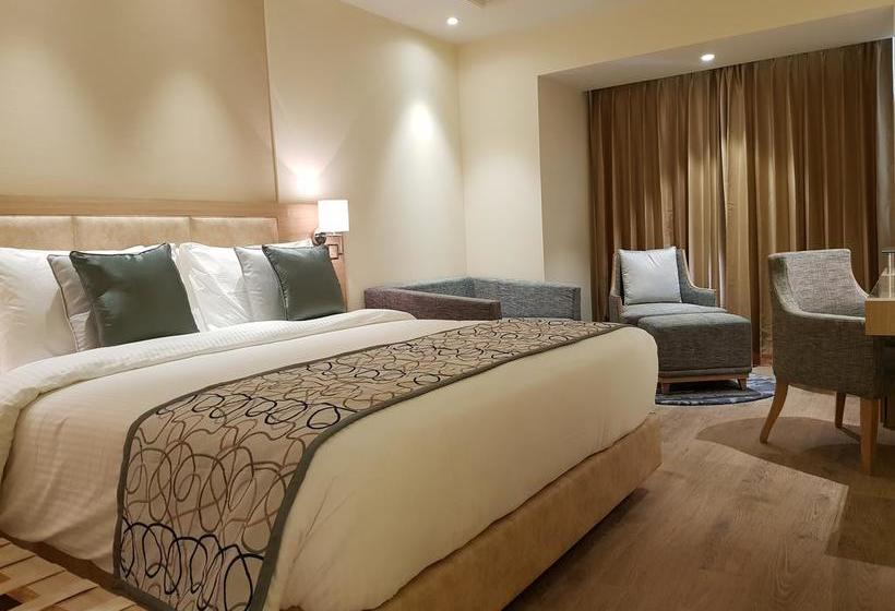 Hotel Golden Sarovar Portico 10