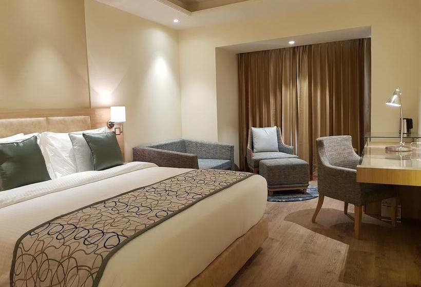 Hotel Golden Sarovar Portico 11