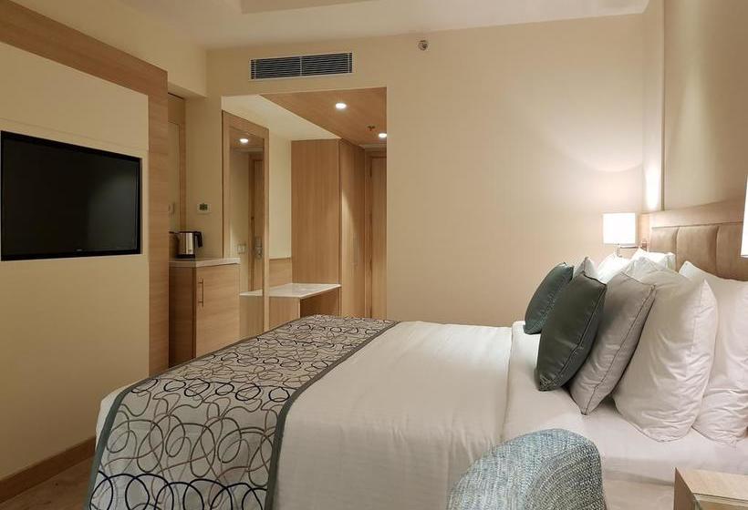 Hotel Golden Sarovar Portico 12