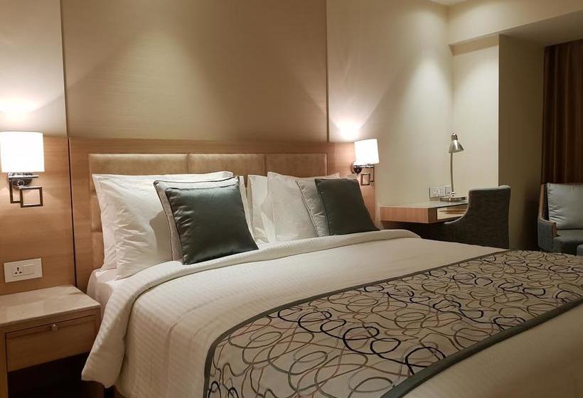 Hotel Golden Sarovar Portico 16