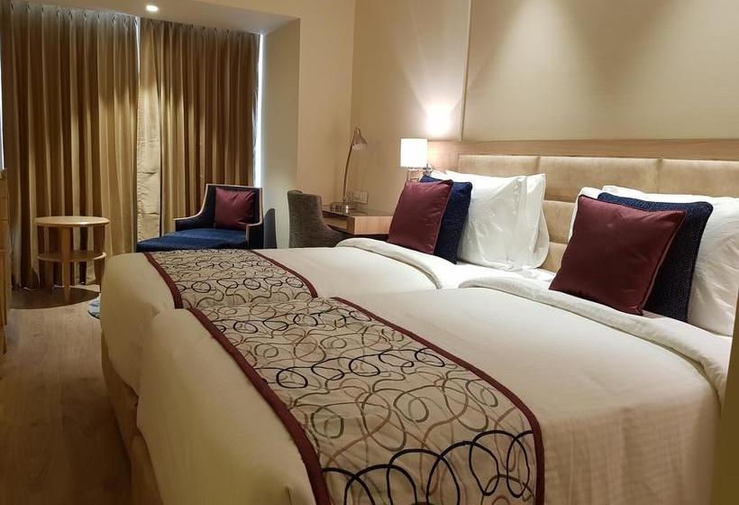 Hotel Golden Sarovar Portico 2