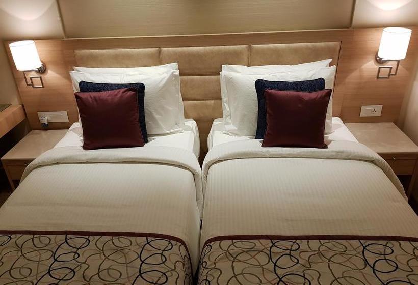 Hotel Golden Sarovar Portico 3