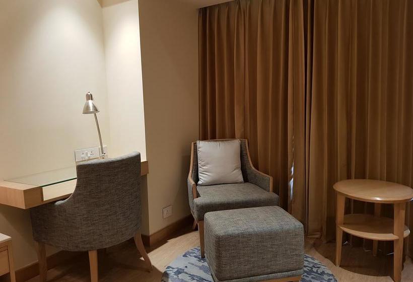 Hotel Golden Sarovar Portico 7