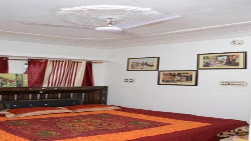 Hotel Karina Home Stay