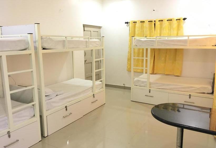 Albergue Bootstart Colive Mandrem Goa