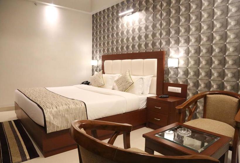 Hotel Varanasi Inn 16