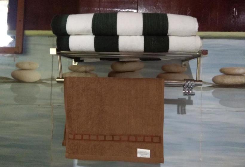 Resort Great Barbet Birding Lodge & Sundown Café Pangot 8