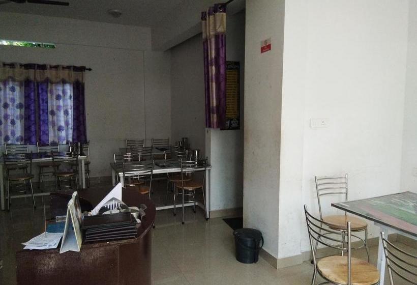 Hotel Highrange Residency 11