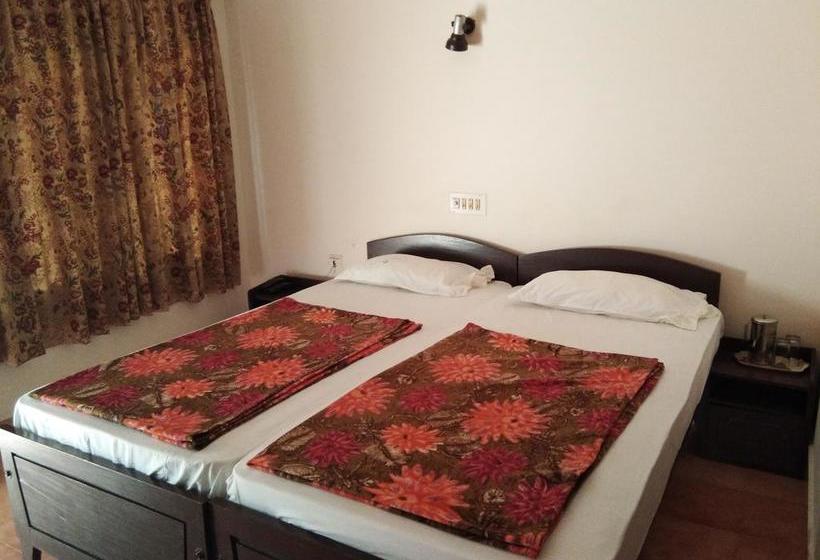 Hotel Highrange Residency 18