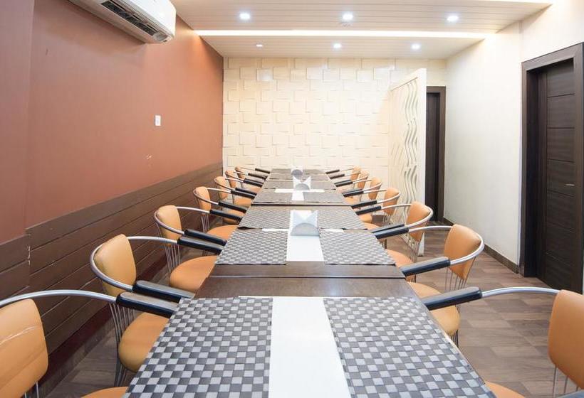 Hotel Treebo King S Court 12