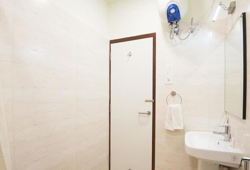 Hotel Treebo King S Court 13