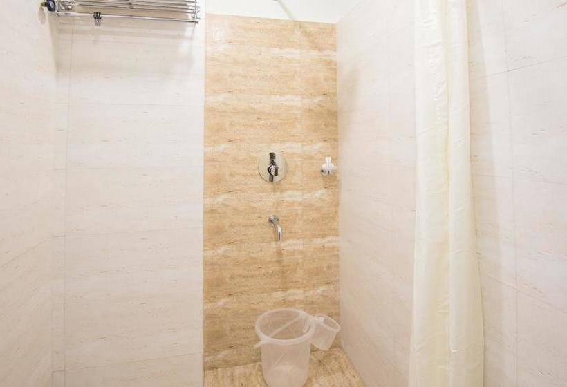 Hotel Treebo King S Court 14