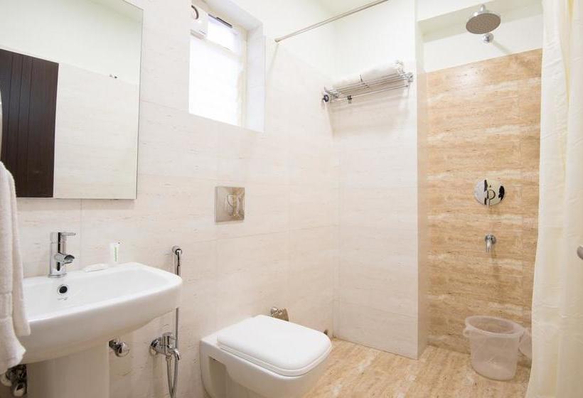 Hotel Treebo King S Court 17