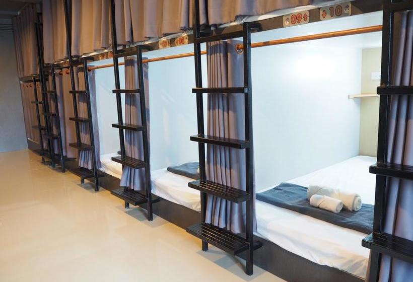 Herberge A Nighttime 1