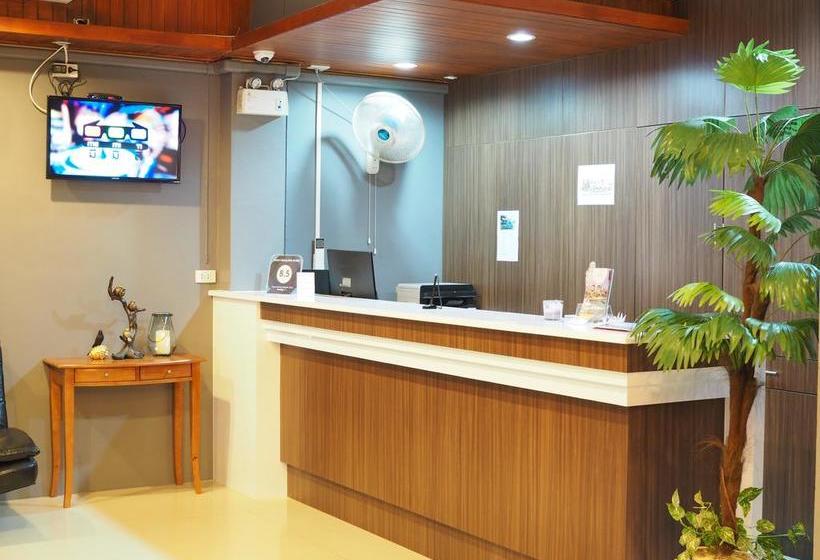 Herberge A Nighttime 13