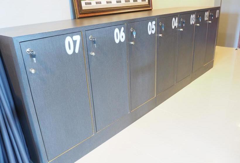 Herberge A Nighttime 17