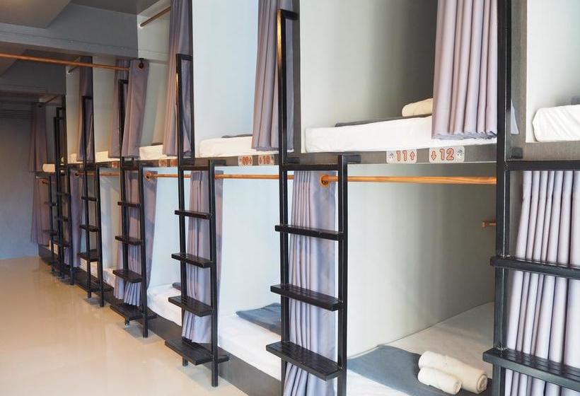 Herberge A Nighttime 19