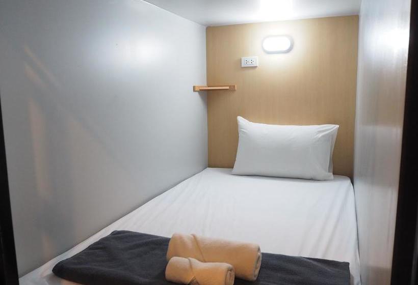 Herberge A Nighttime 20