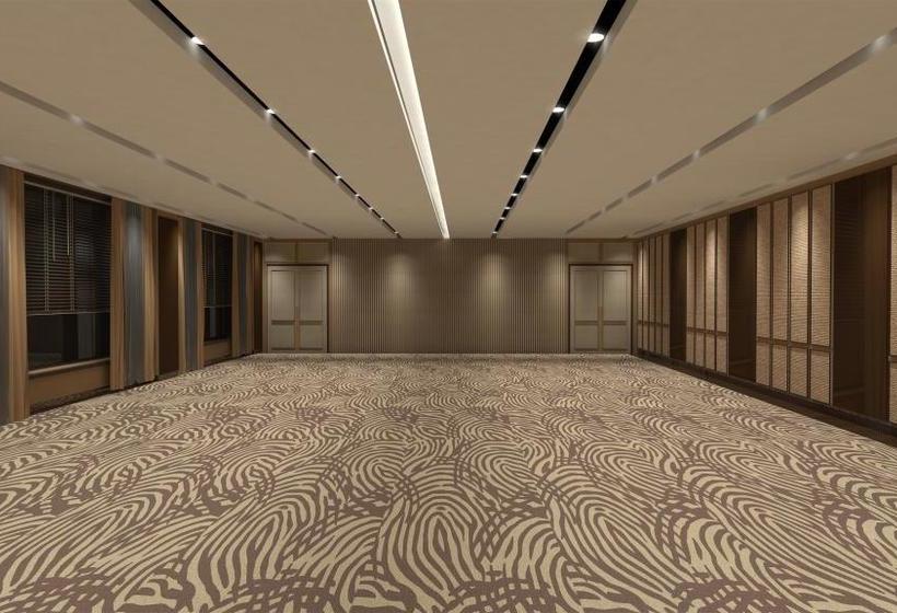 Hotel Radisson Lucknow City Center 8