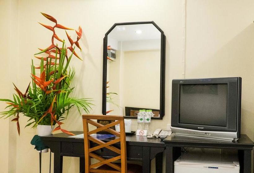 Hotel Palm Ville Pass Up Mansion 11