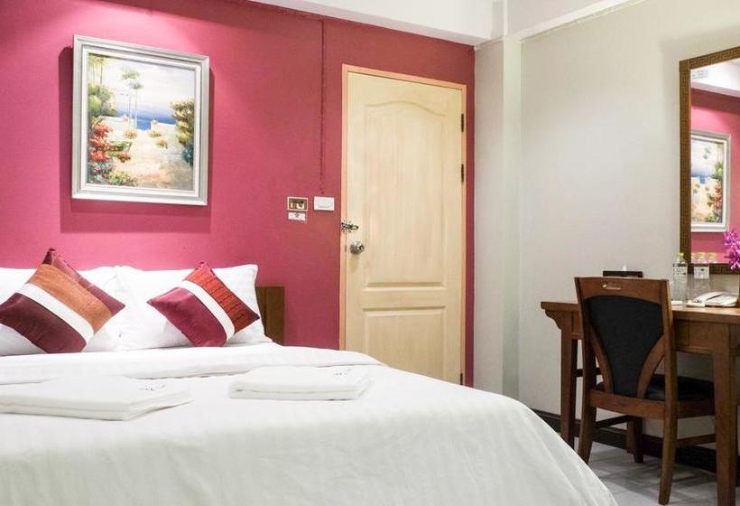 Hotel Palm Ville Pass Up Mansion 2