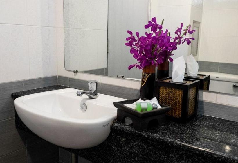 Hotel Palm Ville Pass Up Mansion 9