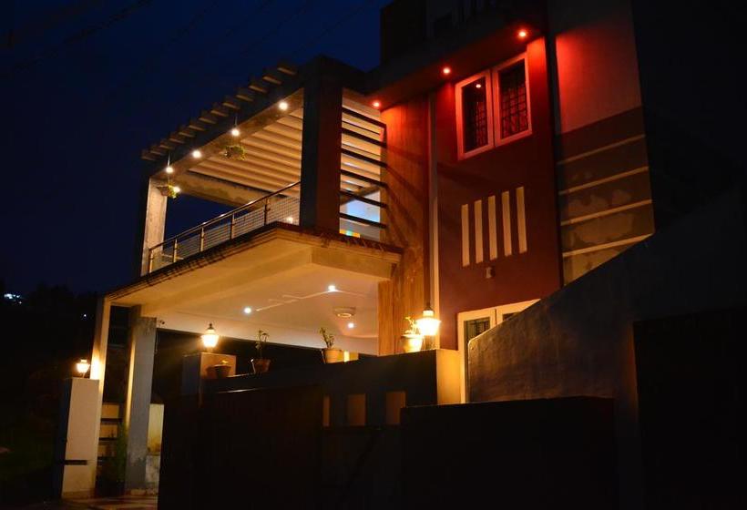 Bed and Breakfast The Conerstayz