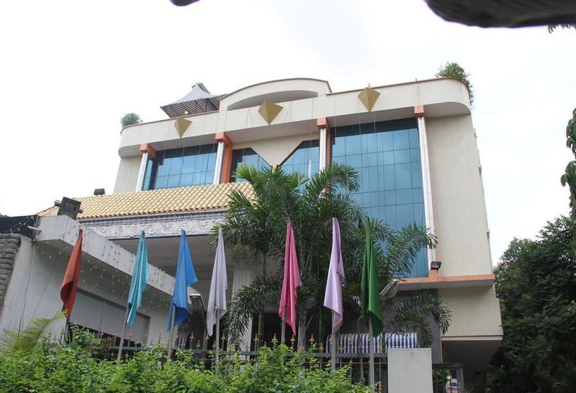 Hotel Surabi International 4