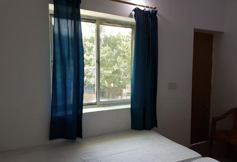 Bed and Breakfast Monika Guest House 10