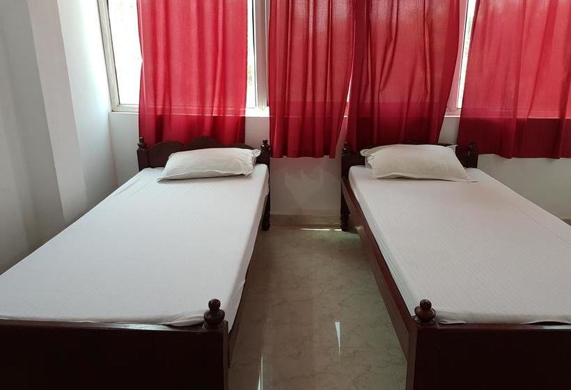 Bed and Breakfast Monika Guest House 12