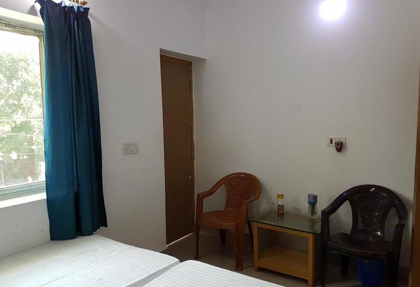 Bed and Breakfast Monika Guest House 13