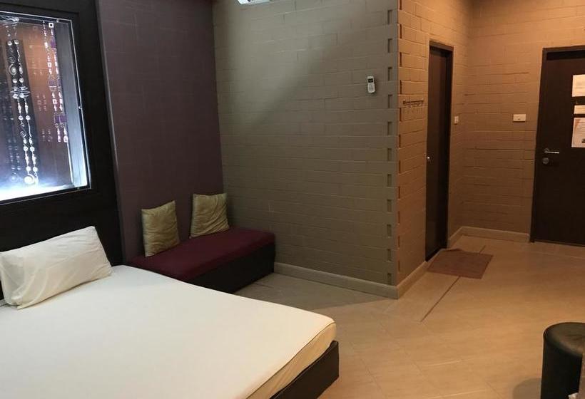 Motel Paradise Inn Resort 8