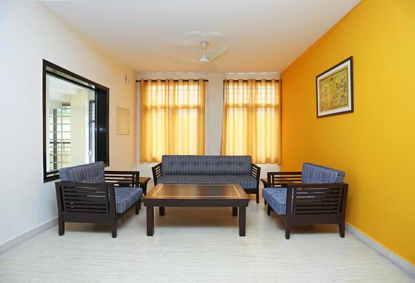 Bed and Breakfast Aanandam Villa Noida