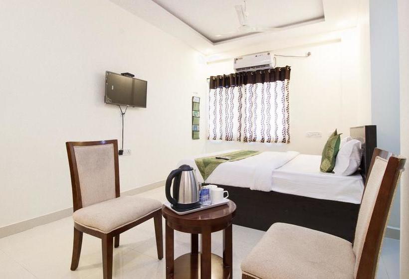 Hotel Treebo Midtown 12