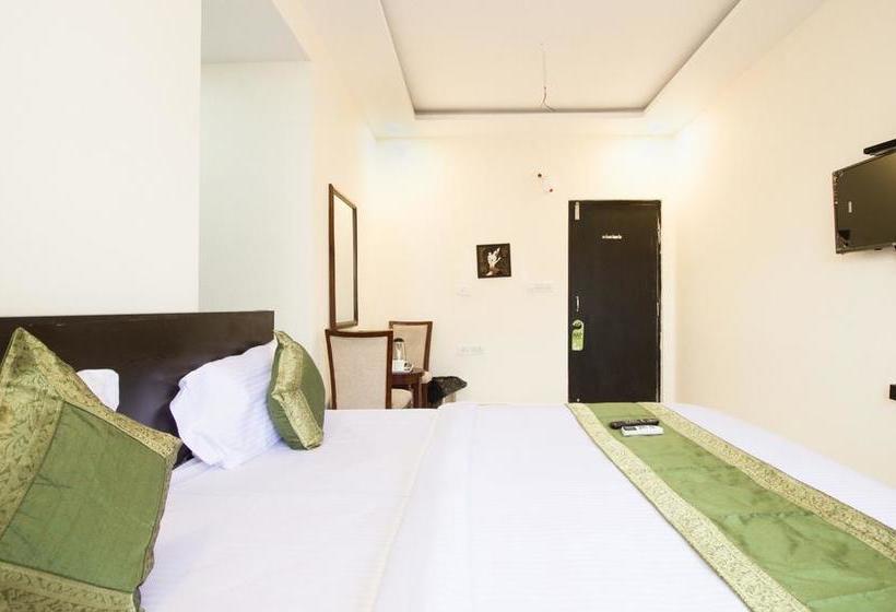 Hotel Treebo Midtown 18