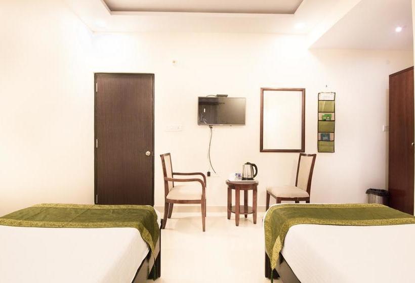 Hotel Treebo Midtown 3