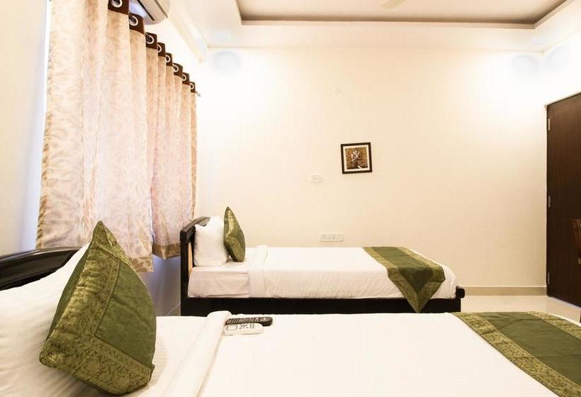 Hotel Treebo Midtown 6