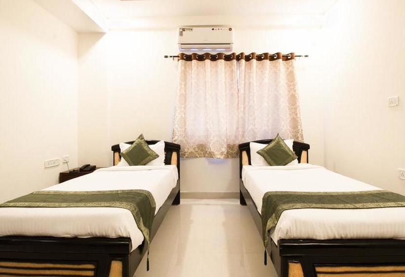 Hotel Treebo Midtown 8