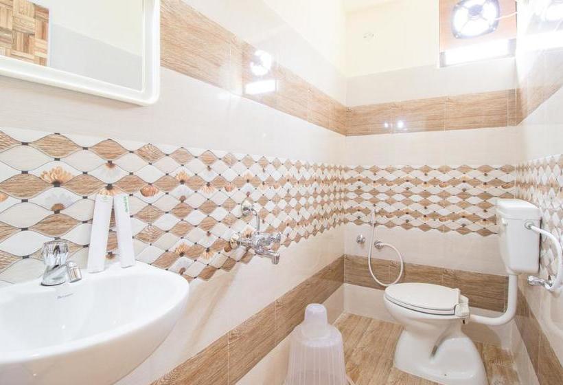 Hotel Treebo Midtown 9