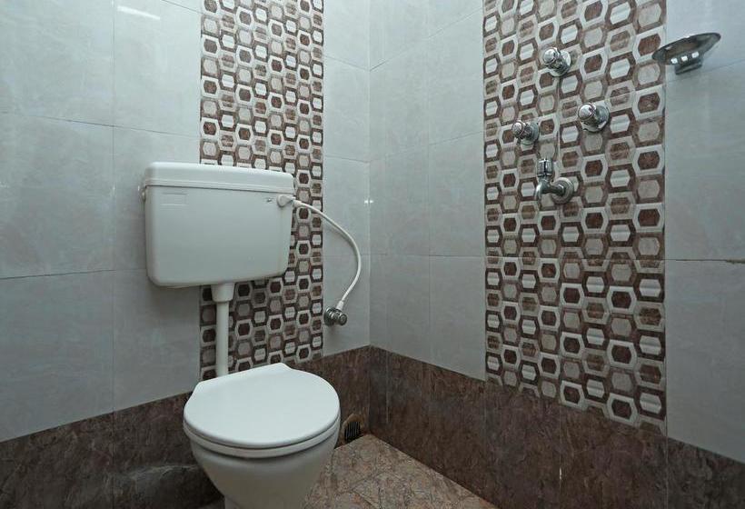 Hôtel Oyo Rooms Near Care Hospital 10