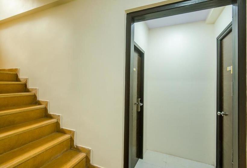 Hotel Oyo Rooms Kandivali 11