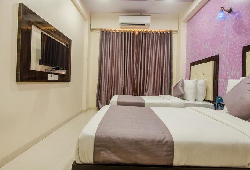 Hotel Oyo Rooms Kandivali 12