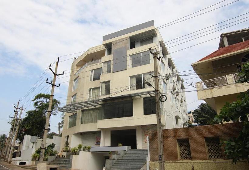 Oyo 9210 Hotel Blak & Wite Vishakhapatnam