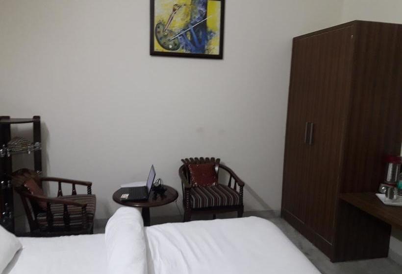 Hotel A One Homestay 6