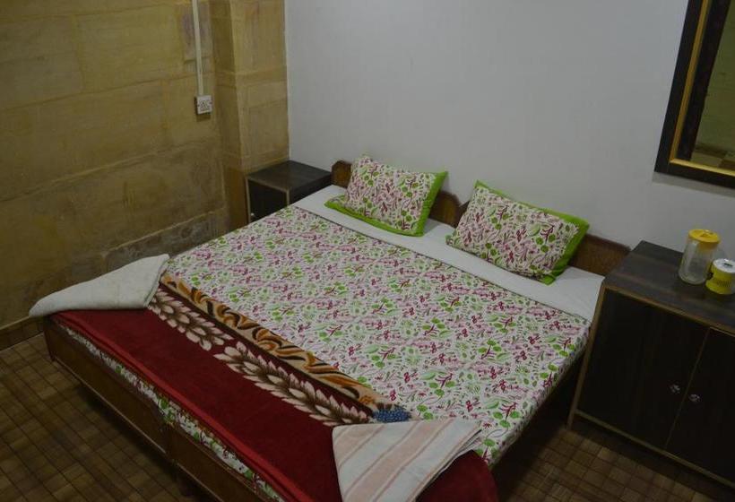 Hotel Maharani Guest House 14