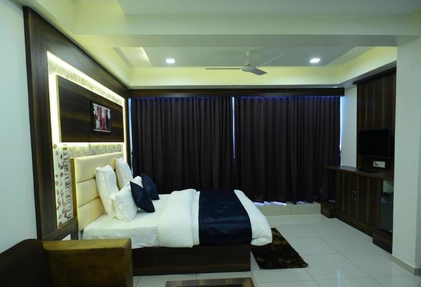 Hotel Royal Residency 11